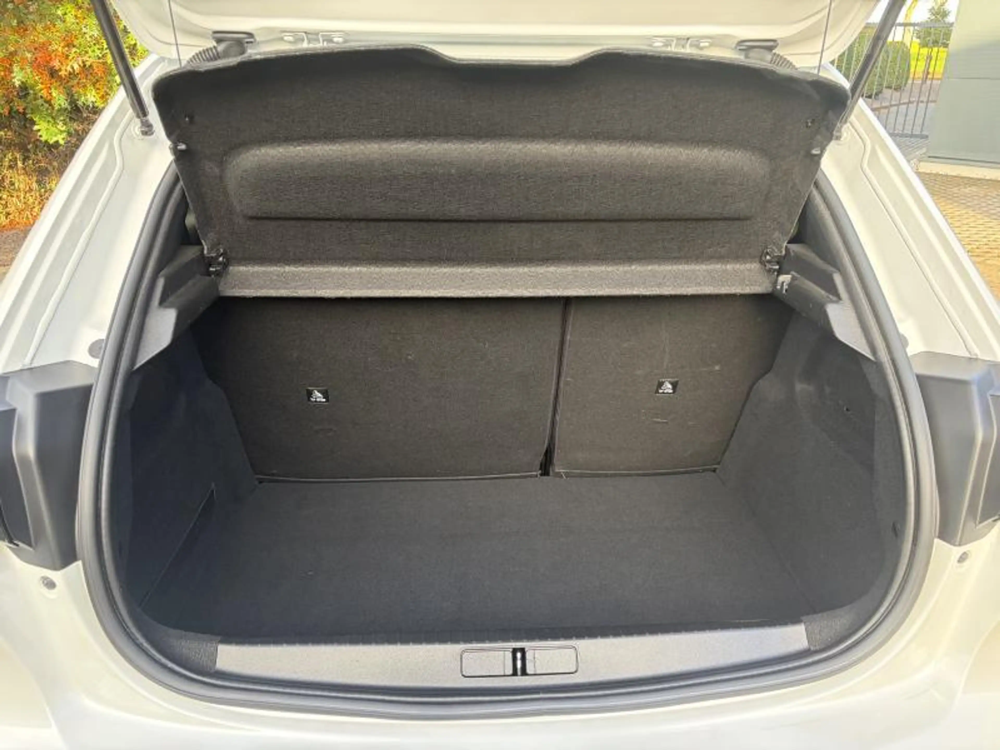 Peugeot 208 Style — photo 21