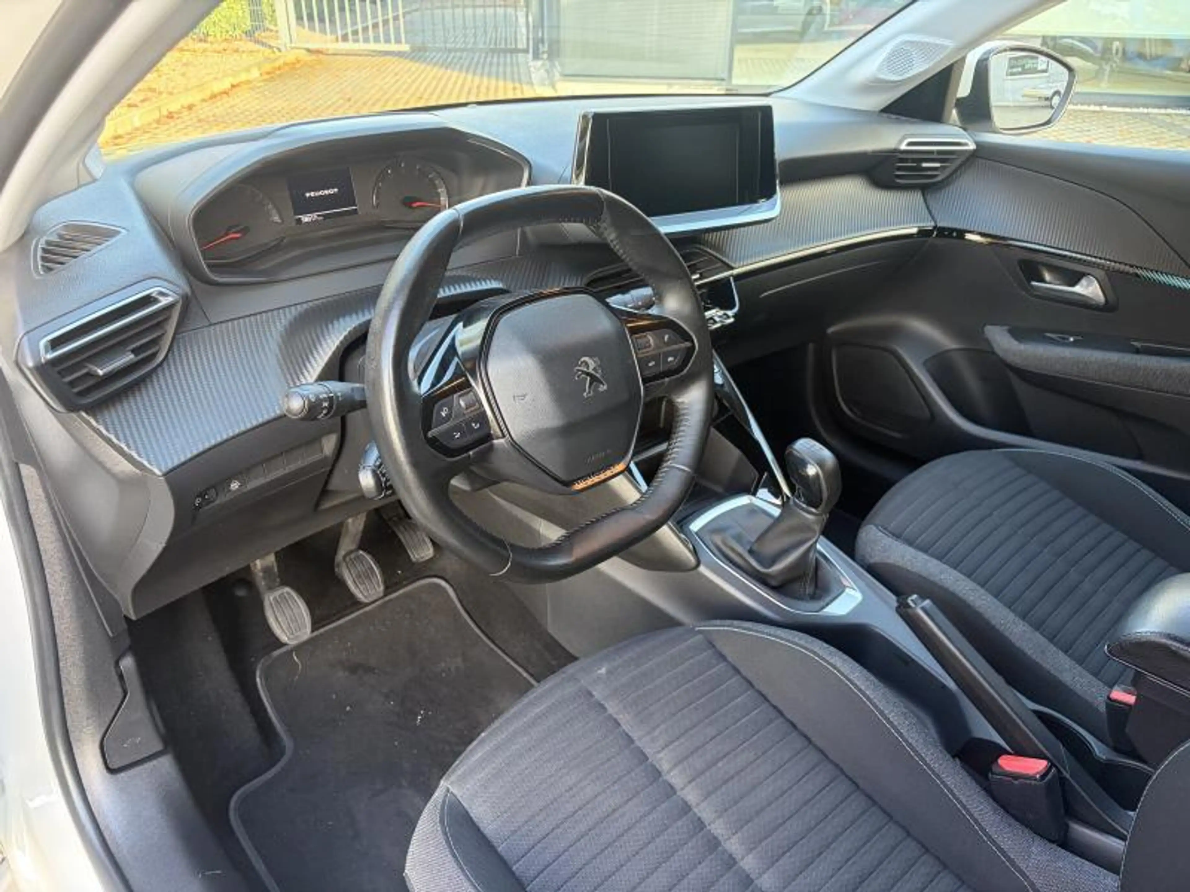 Peugeot 208 Style — photo 22