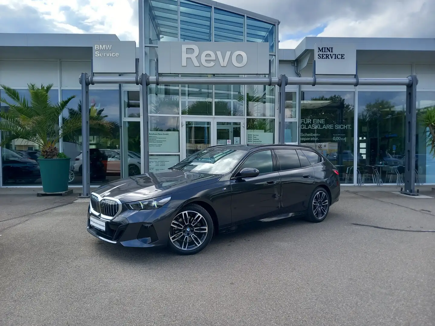 BMW 520 d xDrive Touring Aut M Sport AHK Standheiz LED Pro Grau - 1
