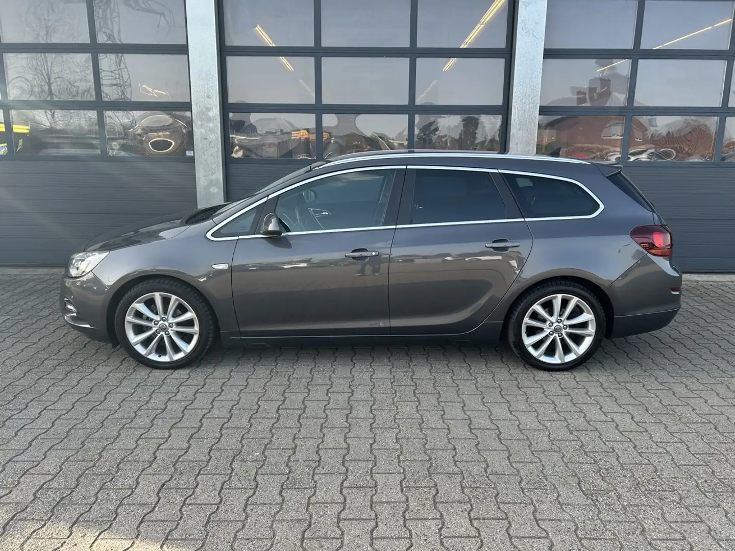 Opel Astra 1.4 Turbo 140pk Sport Grau - 2