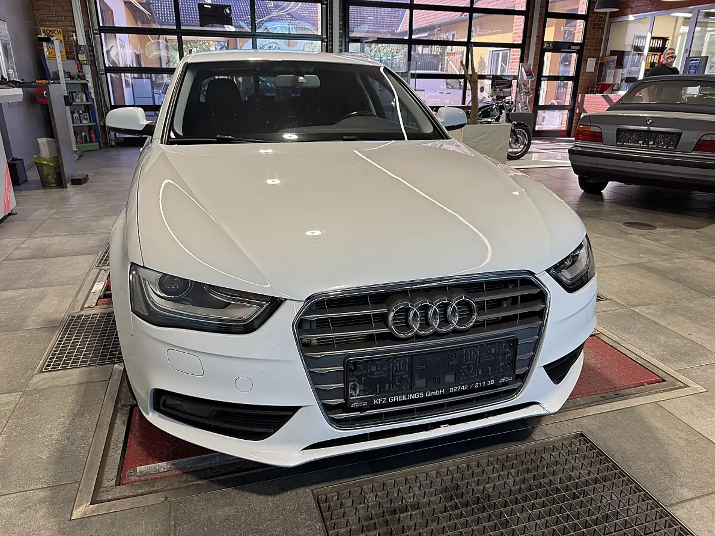 Audi A4 2.0 TDI Avant Sport Weiß - 2