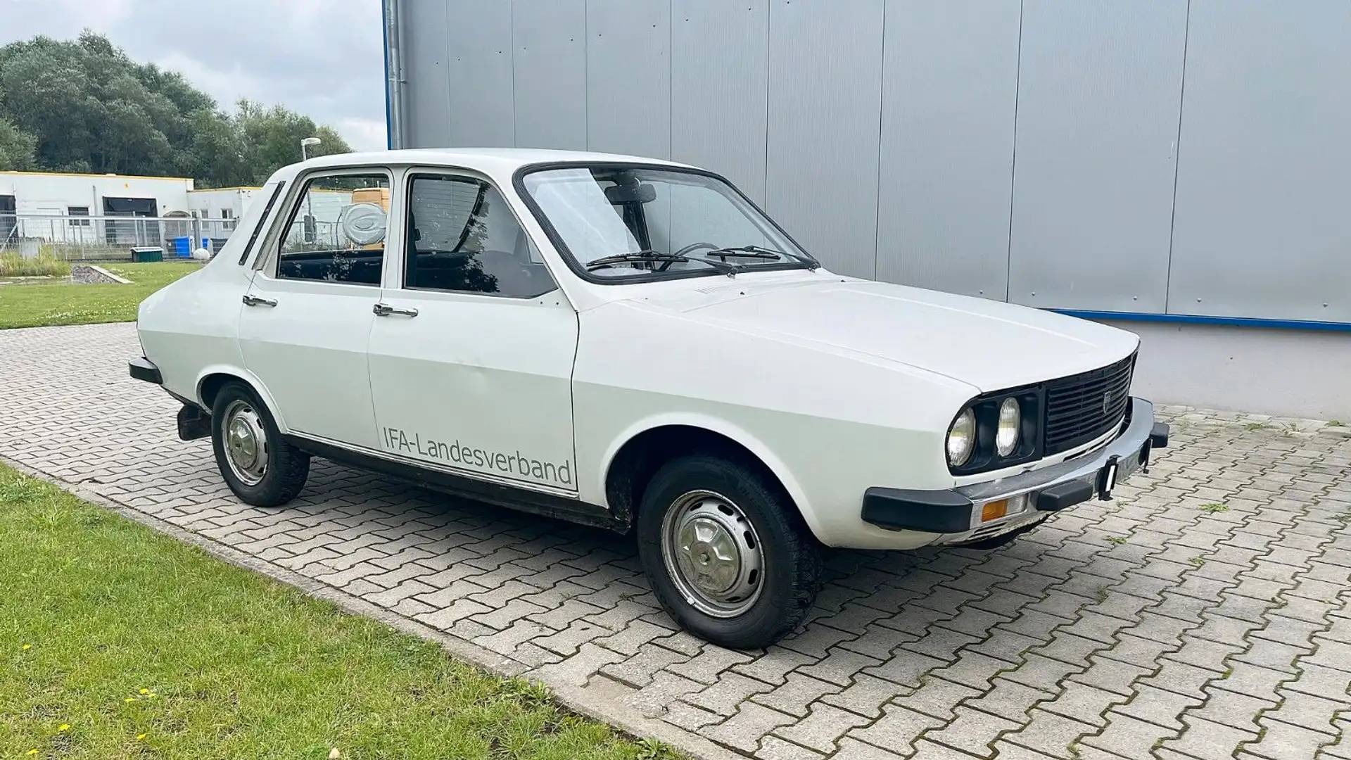 Dacia 1310 Weiß - 1