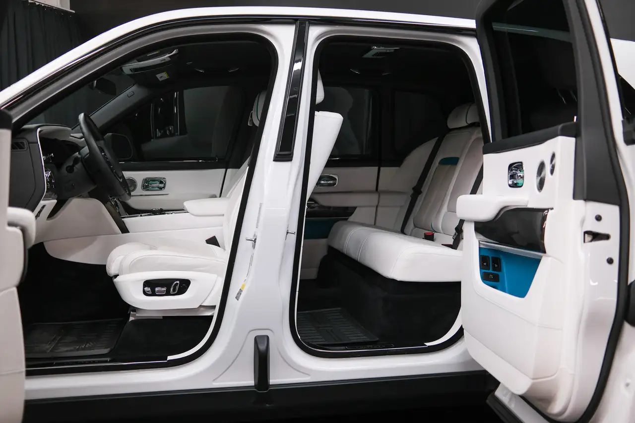 Rolls-Royce Cullinan снимка Rolls-Royce Cullinan