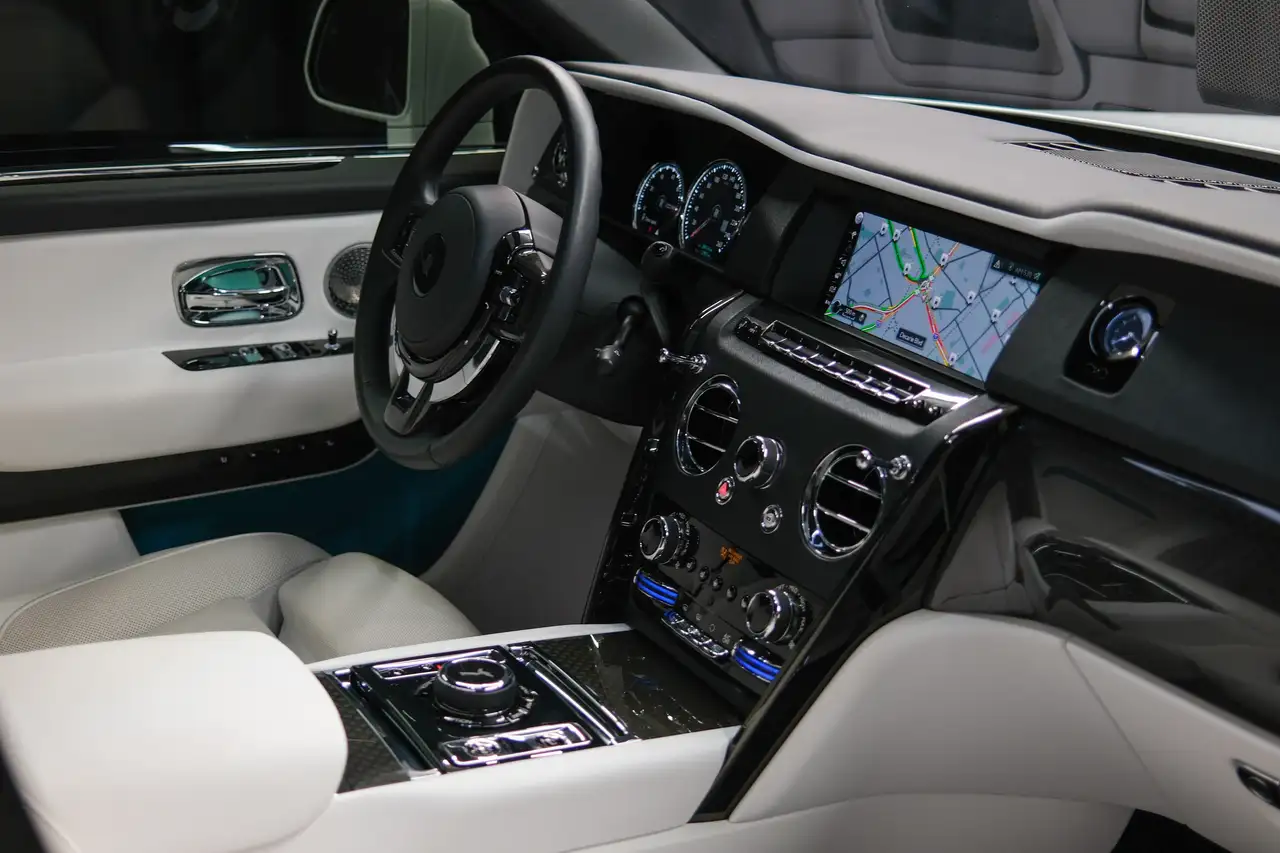 Rolls-Royce Cullinan снимка Rolls-Royce Cullinan