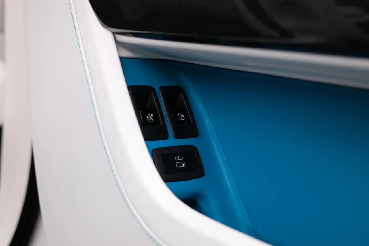 Rolls-Royce Cullinan снимка Rolls-Royce Cullinan