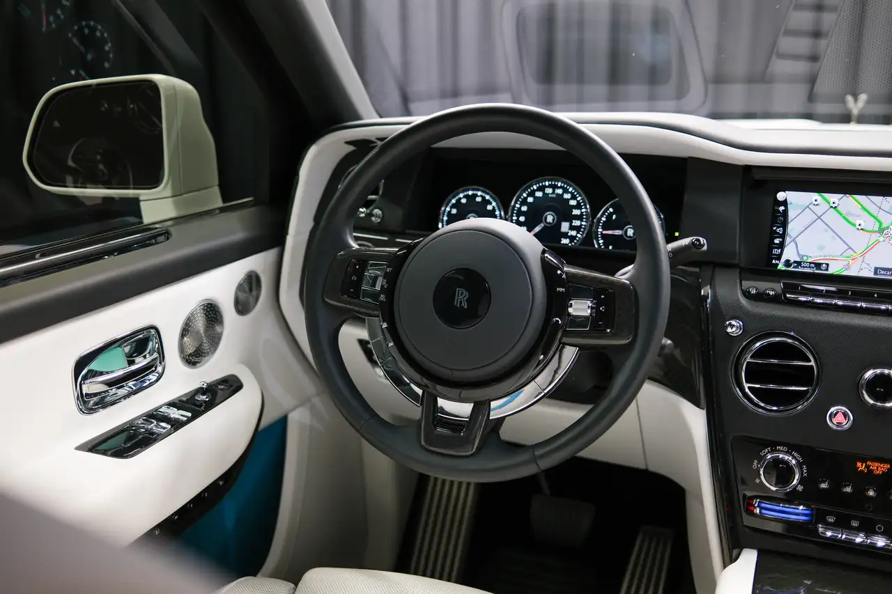 Rolls-Royce Cullinan снимка Rolls-Royce Cullinan