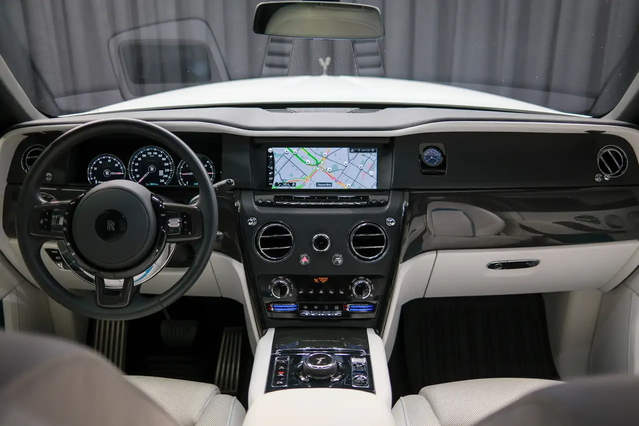 Rolls-Royce Cullinan снимка Rolls-Royce Cullinan
