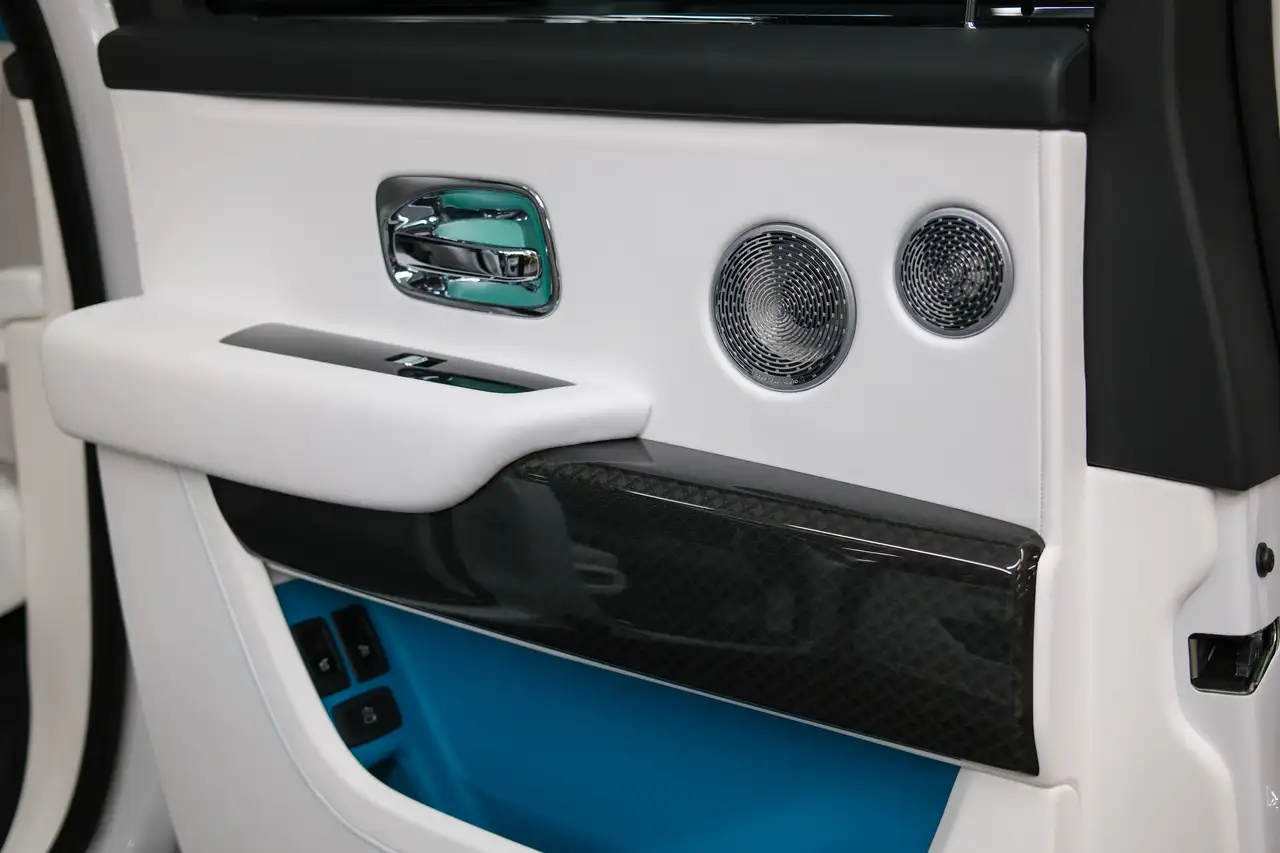 Rolls-Royce Cullinan снимка Rolls-Royce Cullinan
