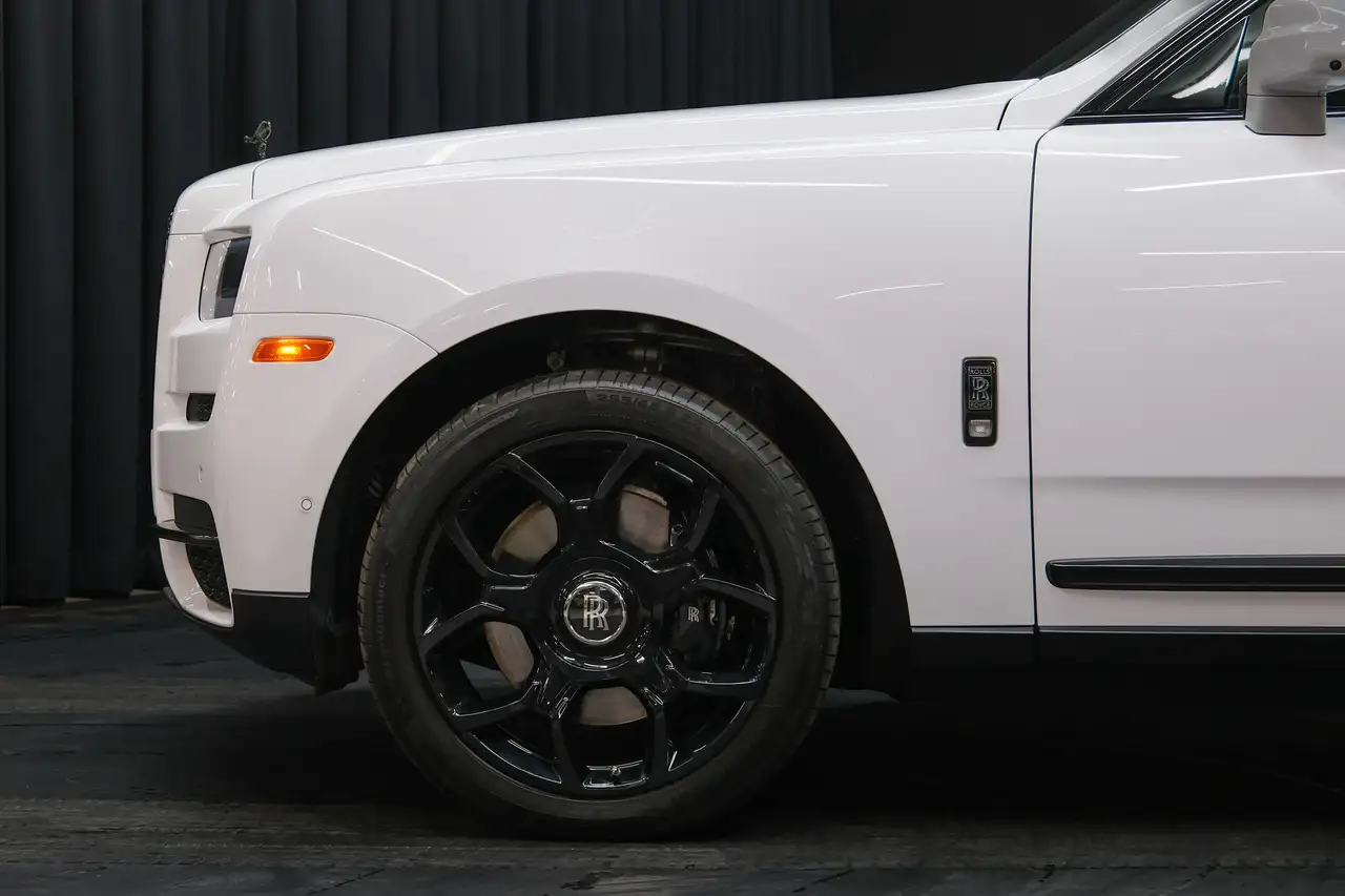 Rolls-Royce Cullinan снимка Rolls-Royce Cullinan