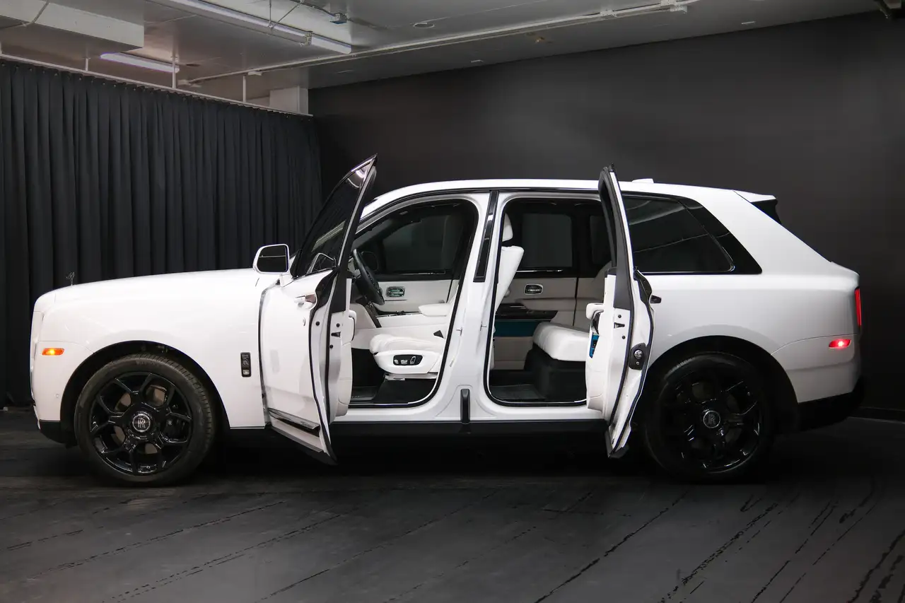 Rolls-Royce Cullinan снимка Rolls-Royce Cullinan
