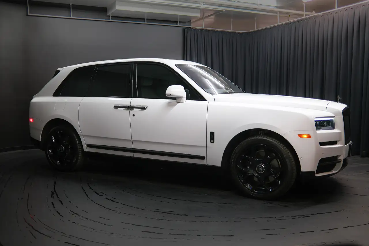 Rolls-Royce Cullinan снимка Rolls-Royce Cullinan