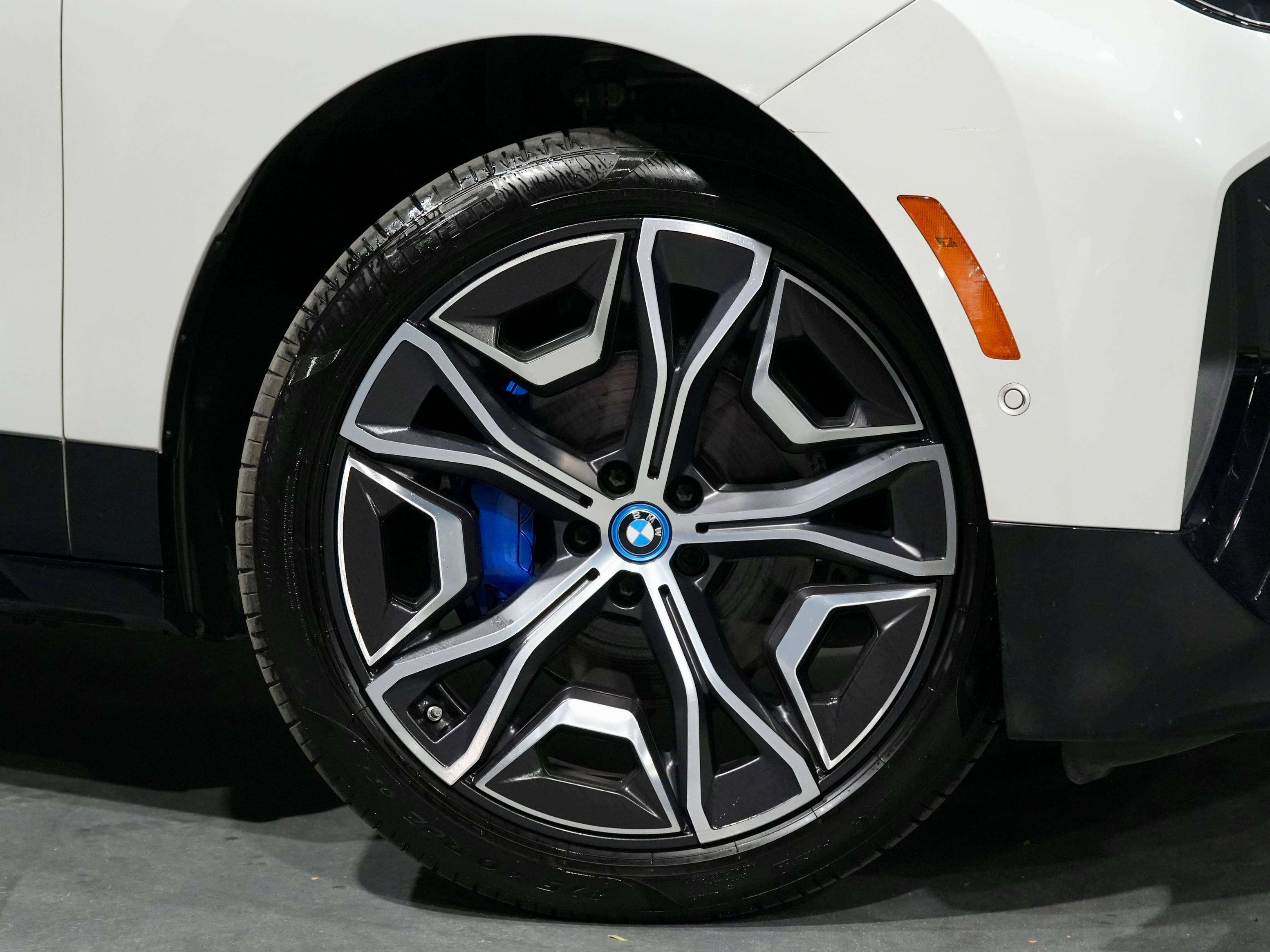 2024 BMW iX