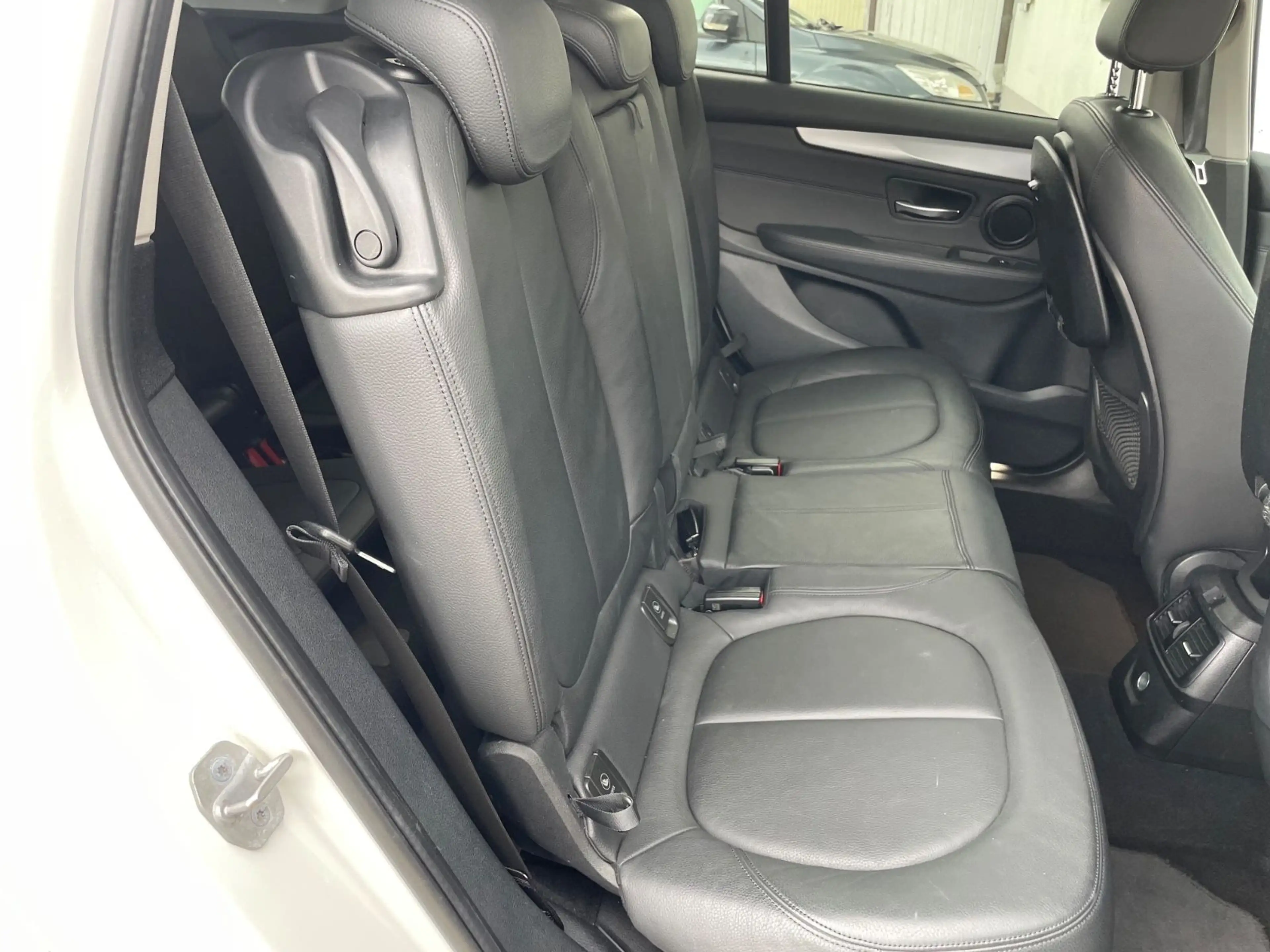 BMW 220 2 Gran Tourer LEDER/LED/NAVI/AHK/PANO/7-SITZ — photo 12