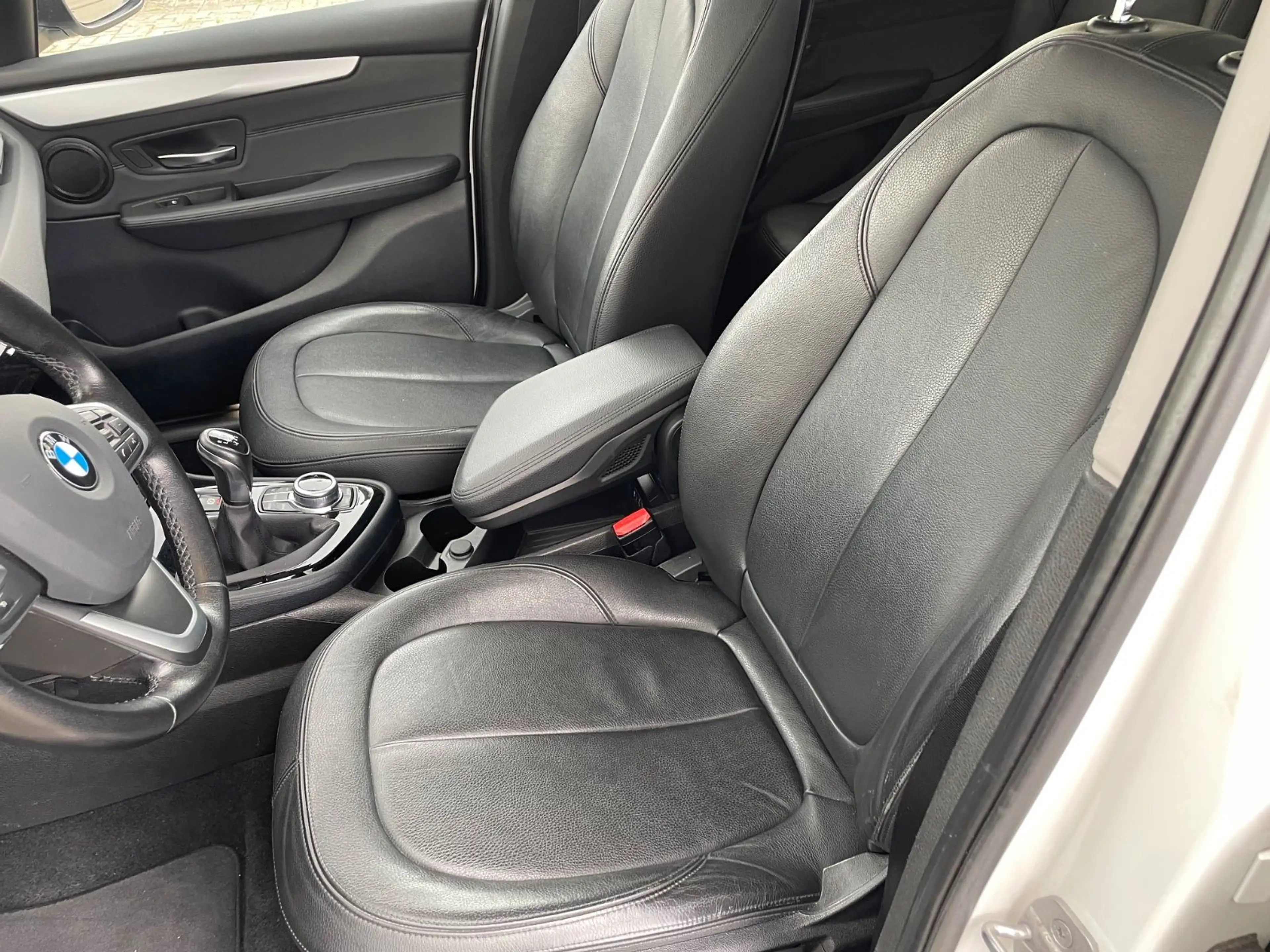 BMW 220 2 Gran Tourer LEDER/LED/NAVI/AHK/PANO/7-SITZ — photo 9