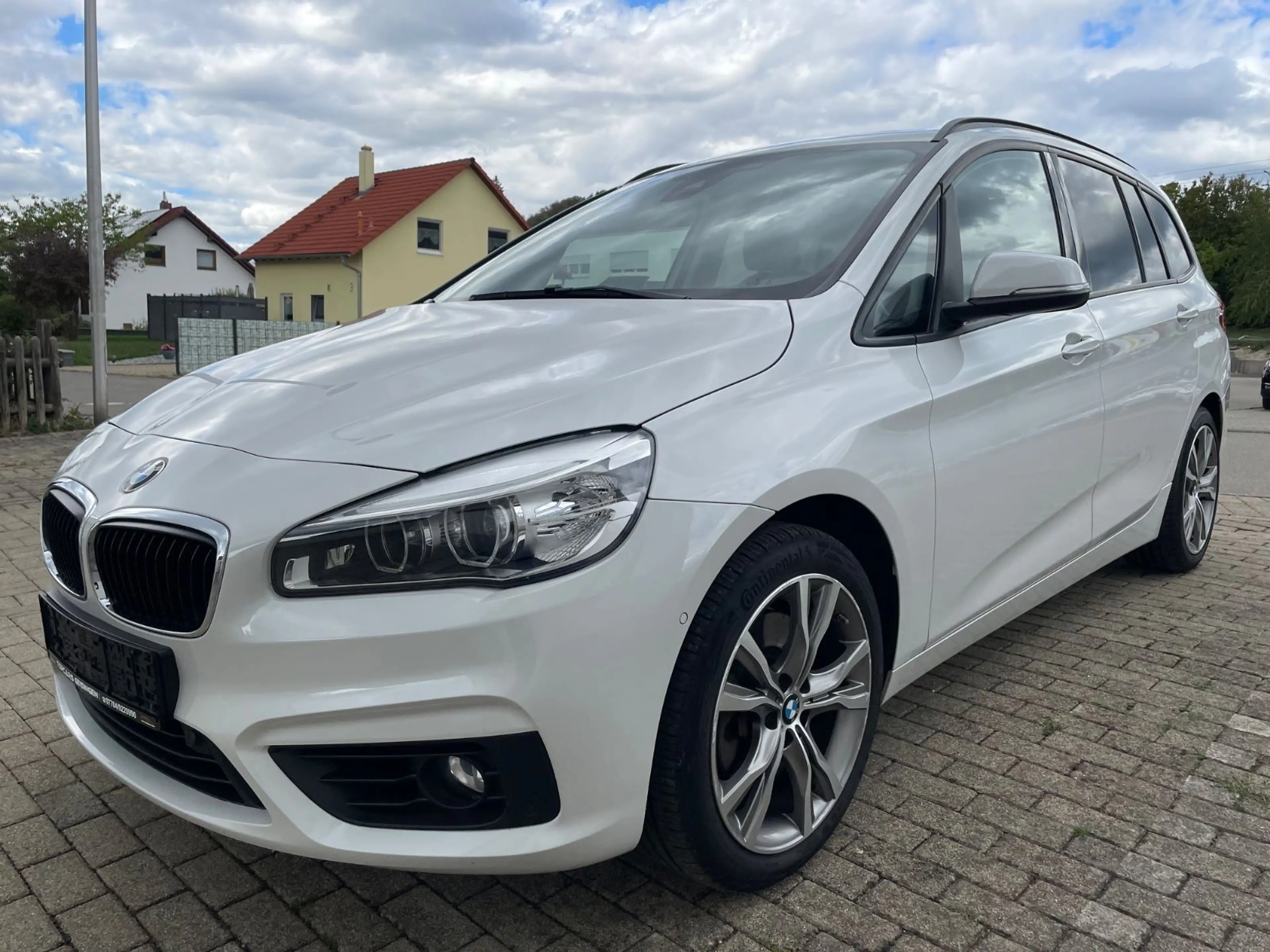BMW 220 2 Gran Tourer LEDER/LED/NAVI/AHK/PANO/7-SITZ