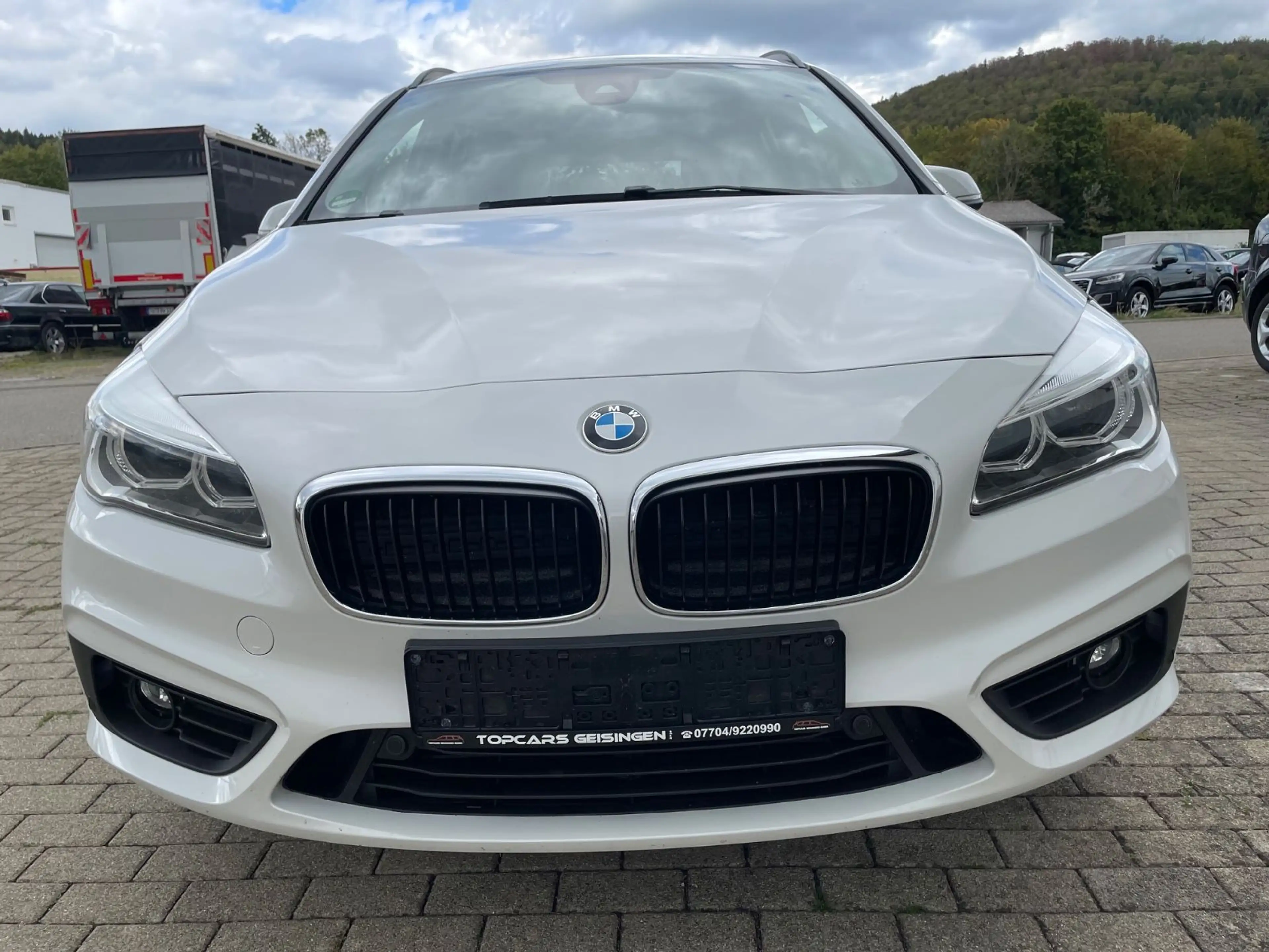 BMW 220 2 Gran Tourer LEDER/LED/NAVI/AHK/PANO/7-SITZ — photo 2
