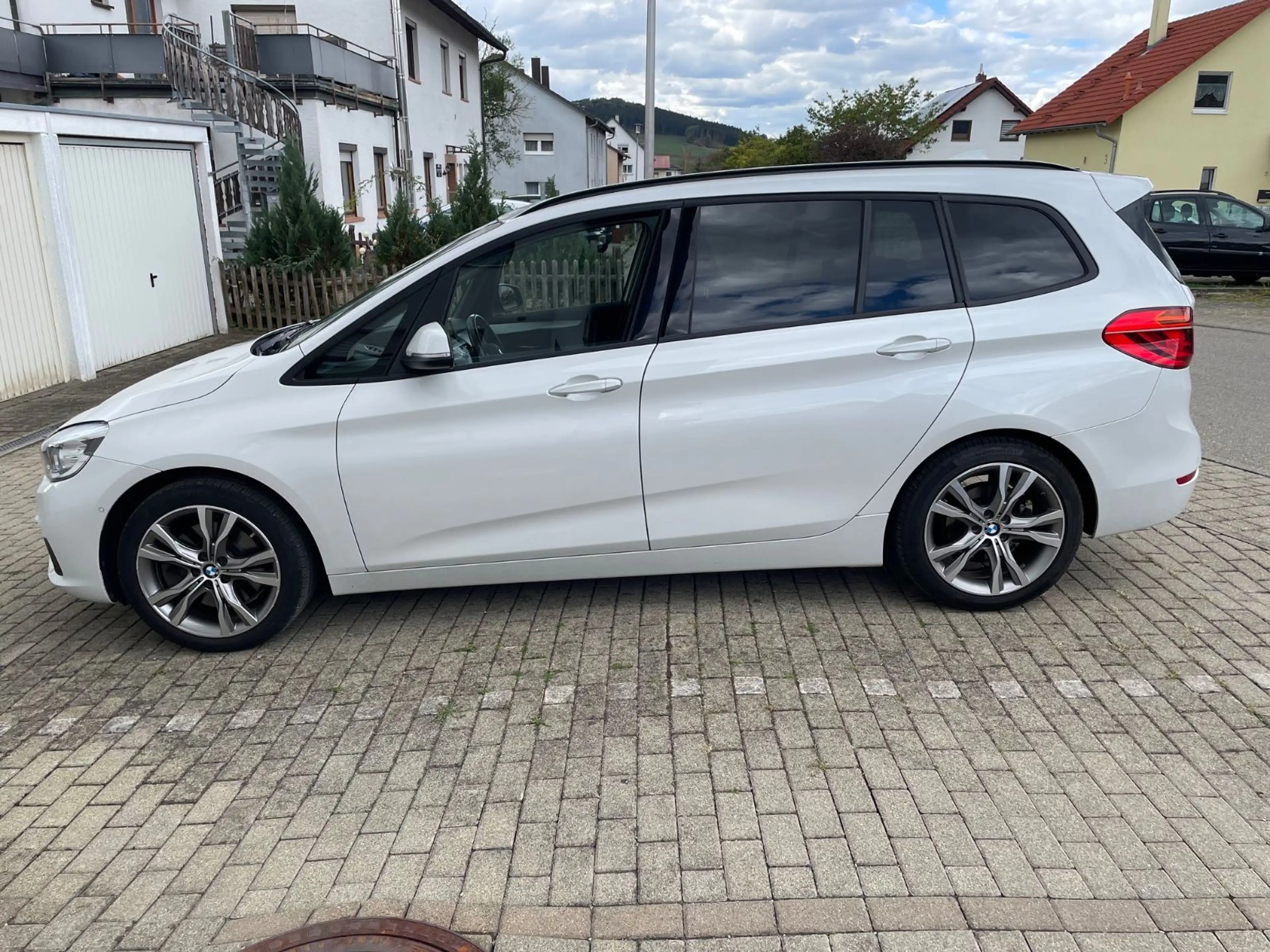 BMW 220 2 Gran Tourer LEDER/LED/NAVI/AHK/PANO/7-SITZ — photo 5