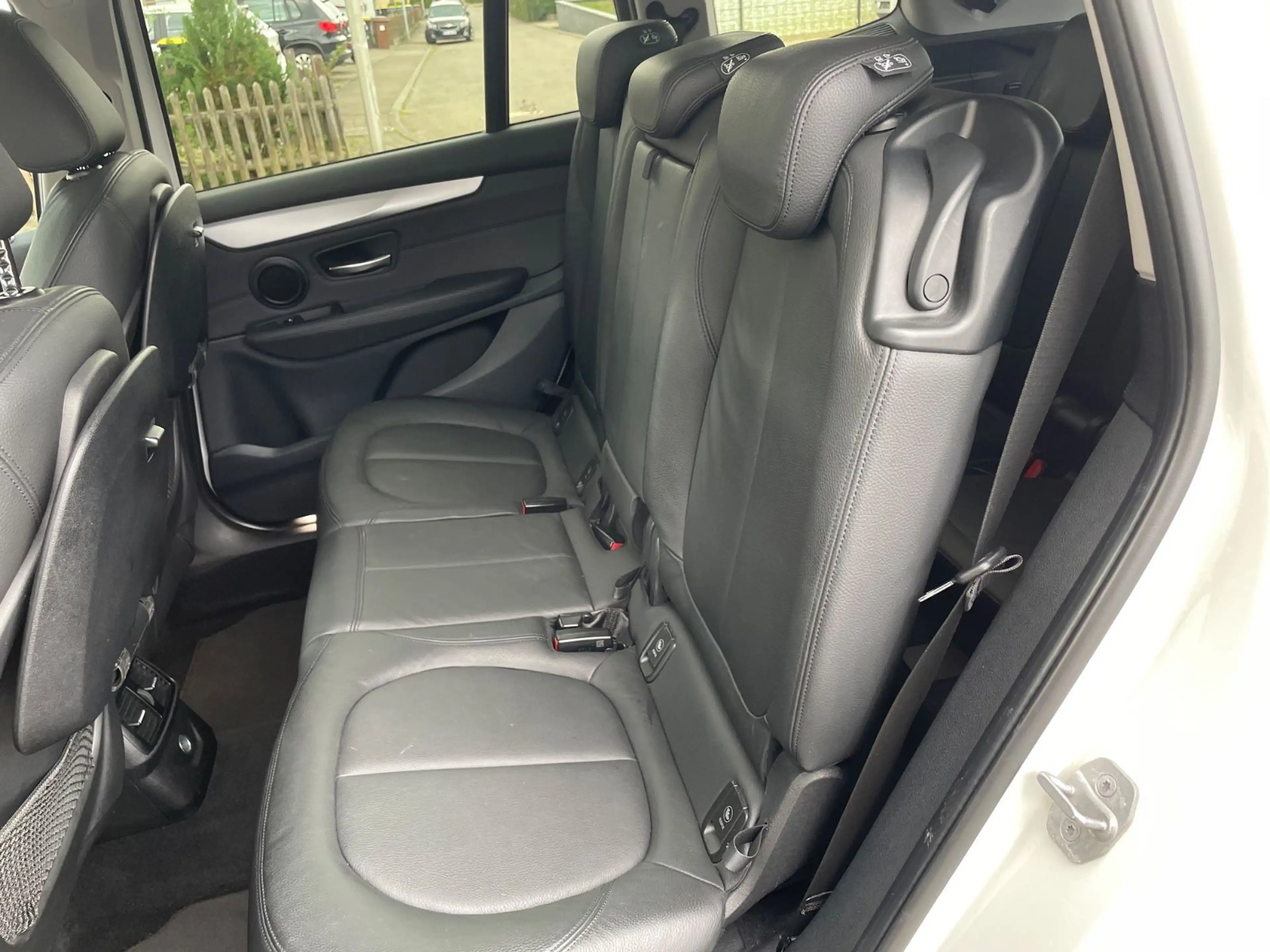BMW 220 2 Gran Tourer LEDER/LED/NAVI/AHK/PANO/7-SITZ — photo 11