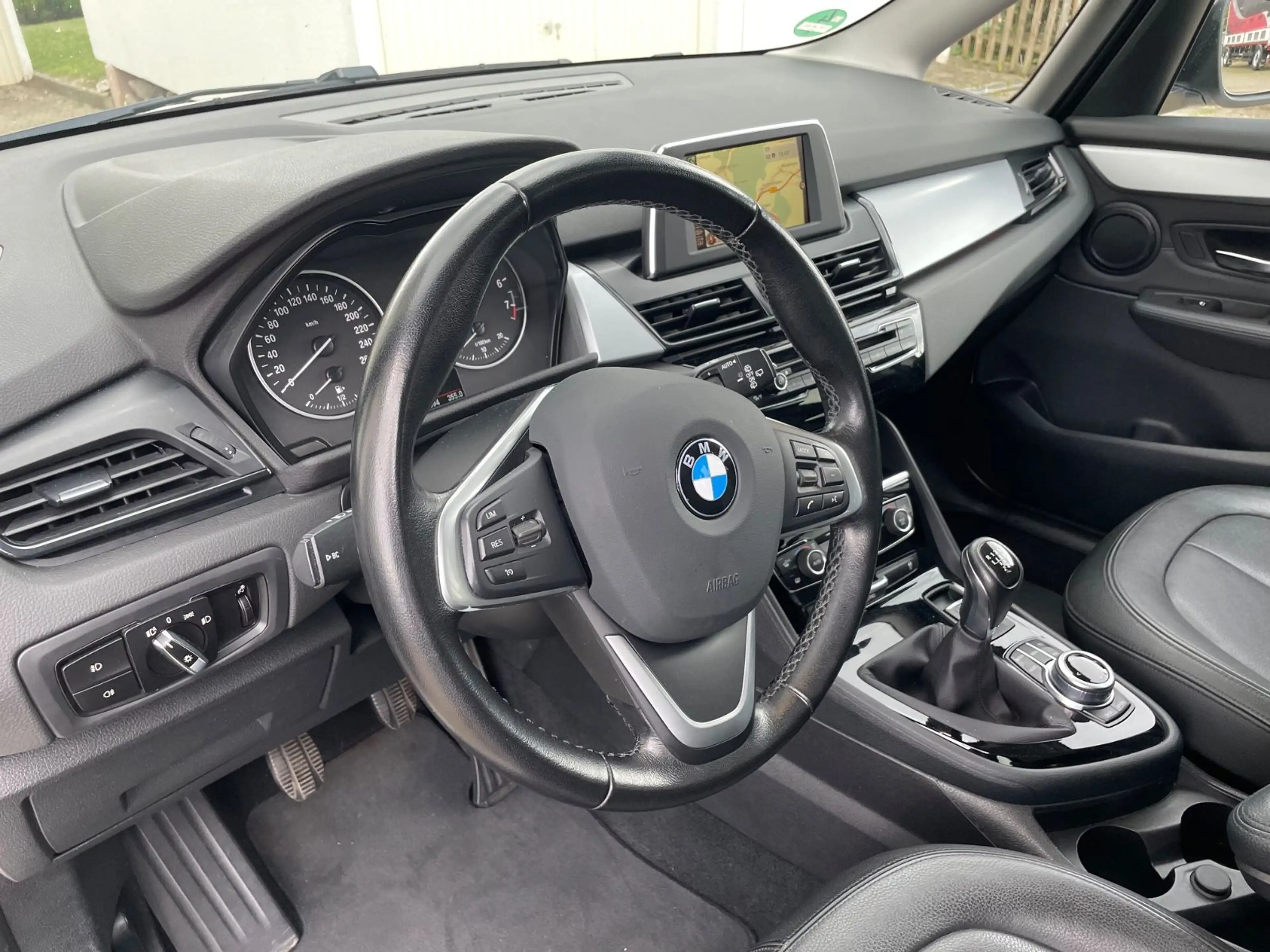 BMW 220 2 Gran Tourer LEDER/LED/NAVI/AHK/PANO/7-SITZ — photo 14