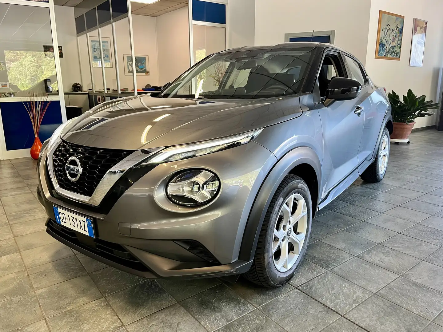 Nissan Juke 1.0 dig-t Business 114cv CAMBIO AUT. NEOPATENTATI- Gris - 2