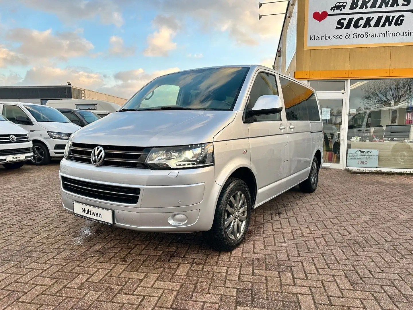 Volkswagen T5 Multivan TSI Comfortl./2 Sch.-T/AHK/Bi-Xenon Plateado - 2