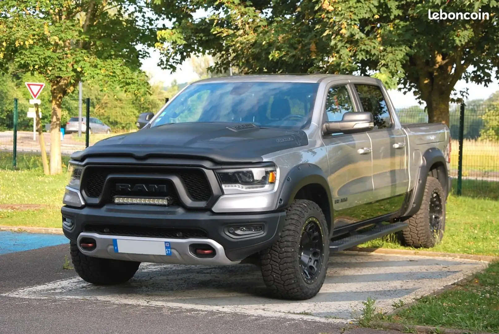 Dodge RAM 5.7 rebel xl 38900ht Noir - 2
