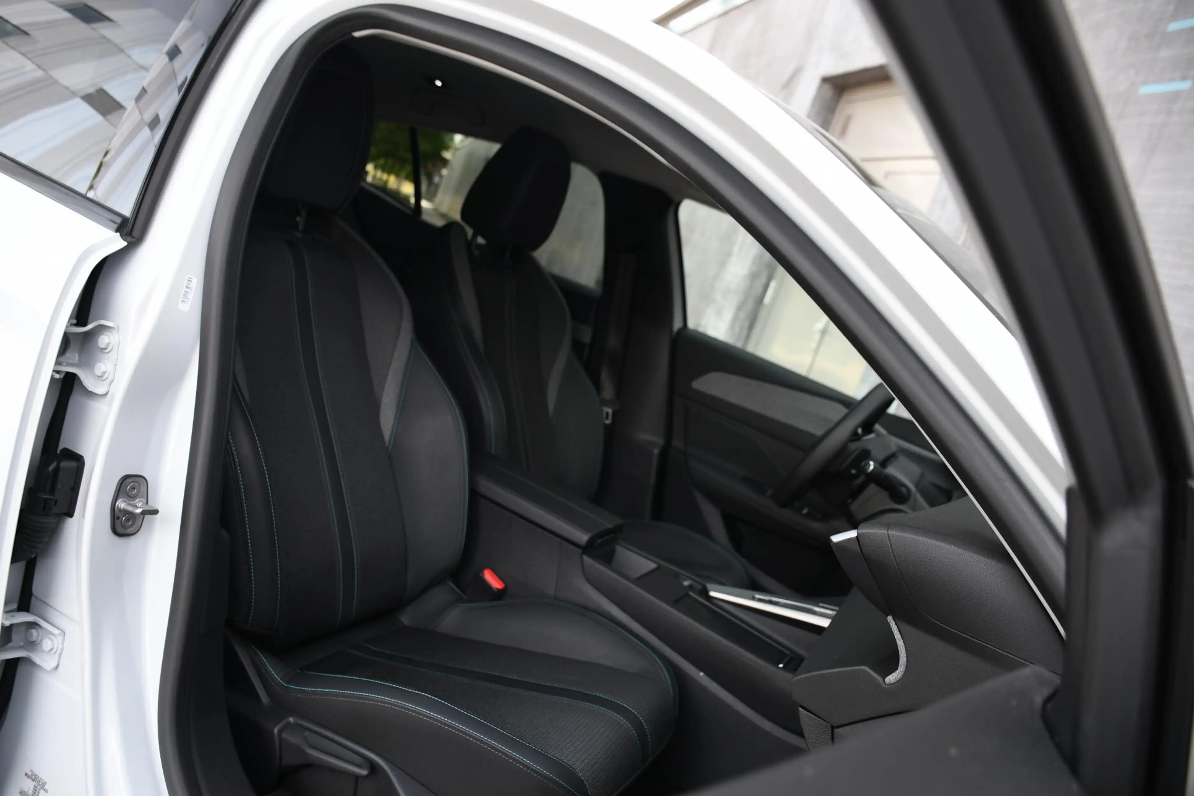 Peugeot 408 Allure 1.2 Hybrid 145pk Automaat ADAPT. CC | 19''L — photo 10