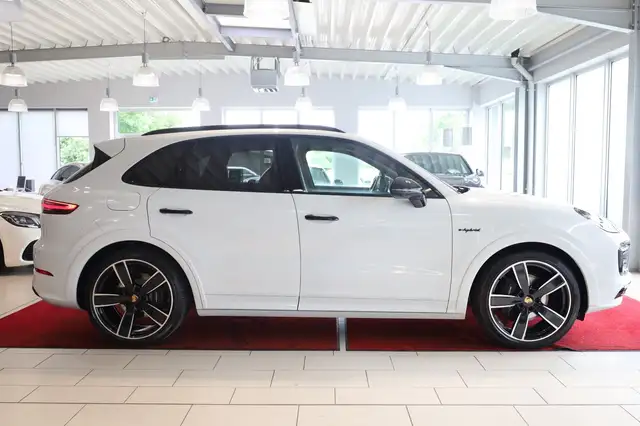Porsche Cayenne view 10