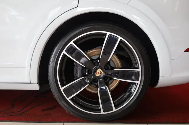 Porsche Cayenne view 4