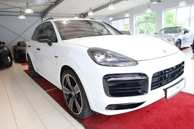 Porsche Cayenne view 11