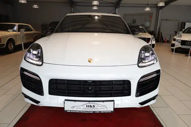 Porsche Cayenne view 12