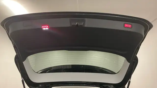 Mercedes-Benz C-Class view 16