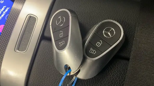 Mercedes-Benz C-Class view 13