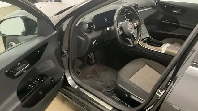 Mercedes-Benz C-Class view 6