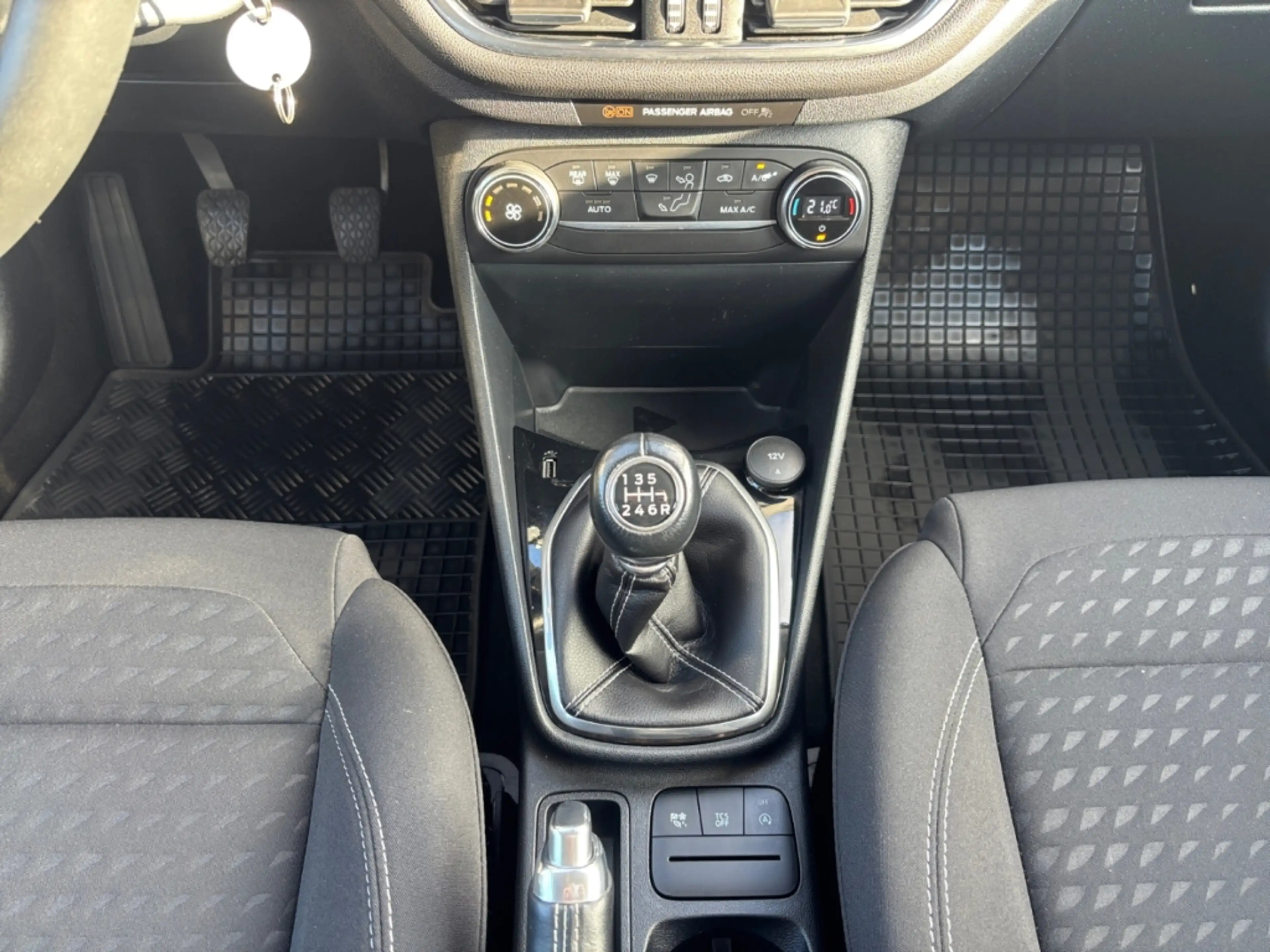 Ford Fiesta Titanium AHK PDC FSE BT USB eAS LED Apple CarPlay — photo 14