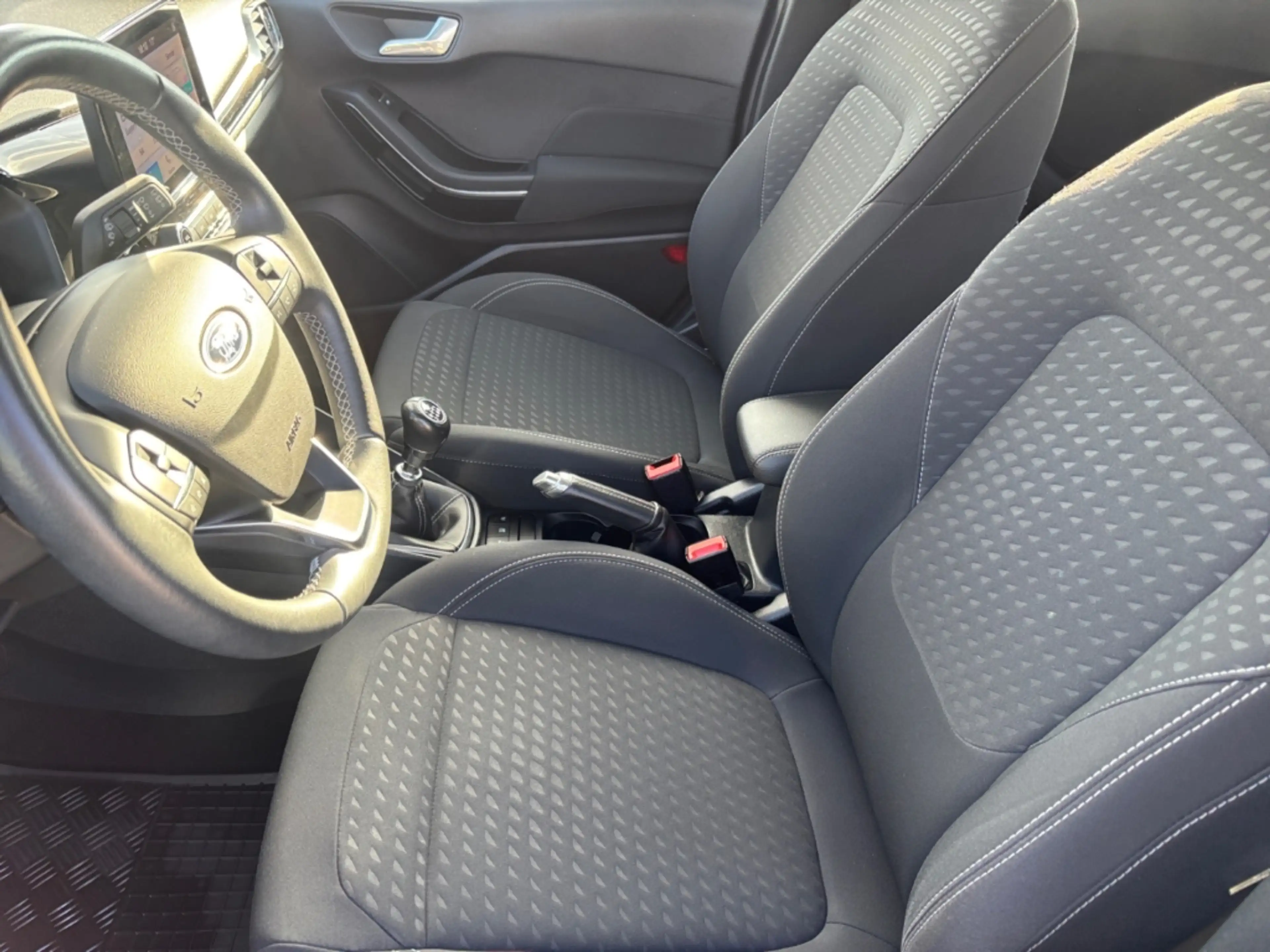 Ford Fiesta Titanium AHK PDC FSE BT USB eAS LED Apple CarPlay — photo 8