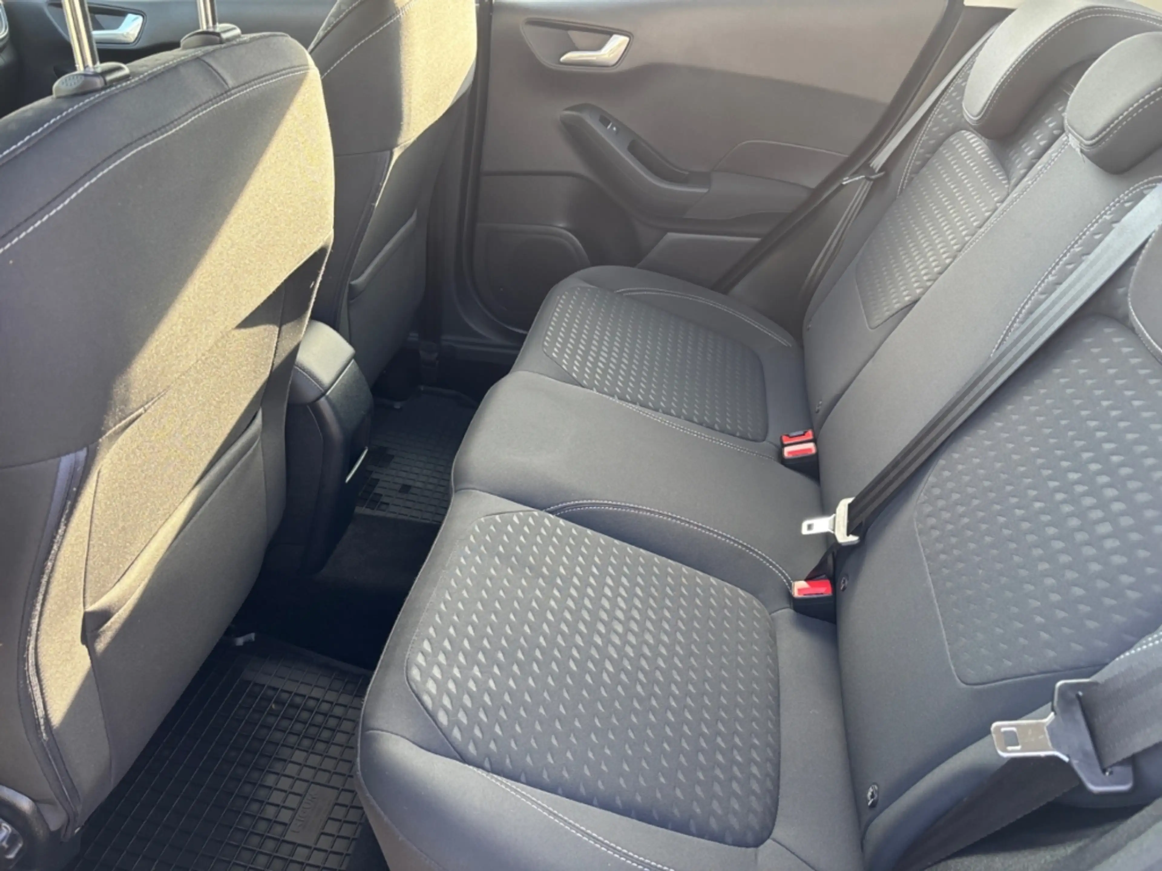 Ford Fiesta Titanium AHK PDC FSE BT USB eAS LED Apple CarPlay — photo 12