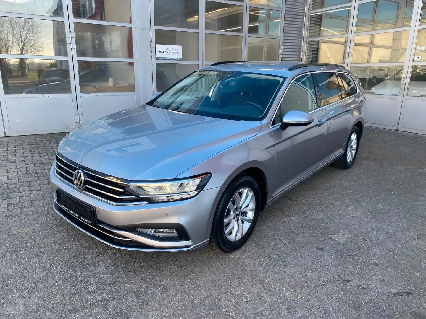 Volkswagen Passat Variant Business/AHK/Navi/ACC/Automatik Grigio - 1