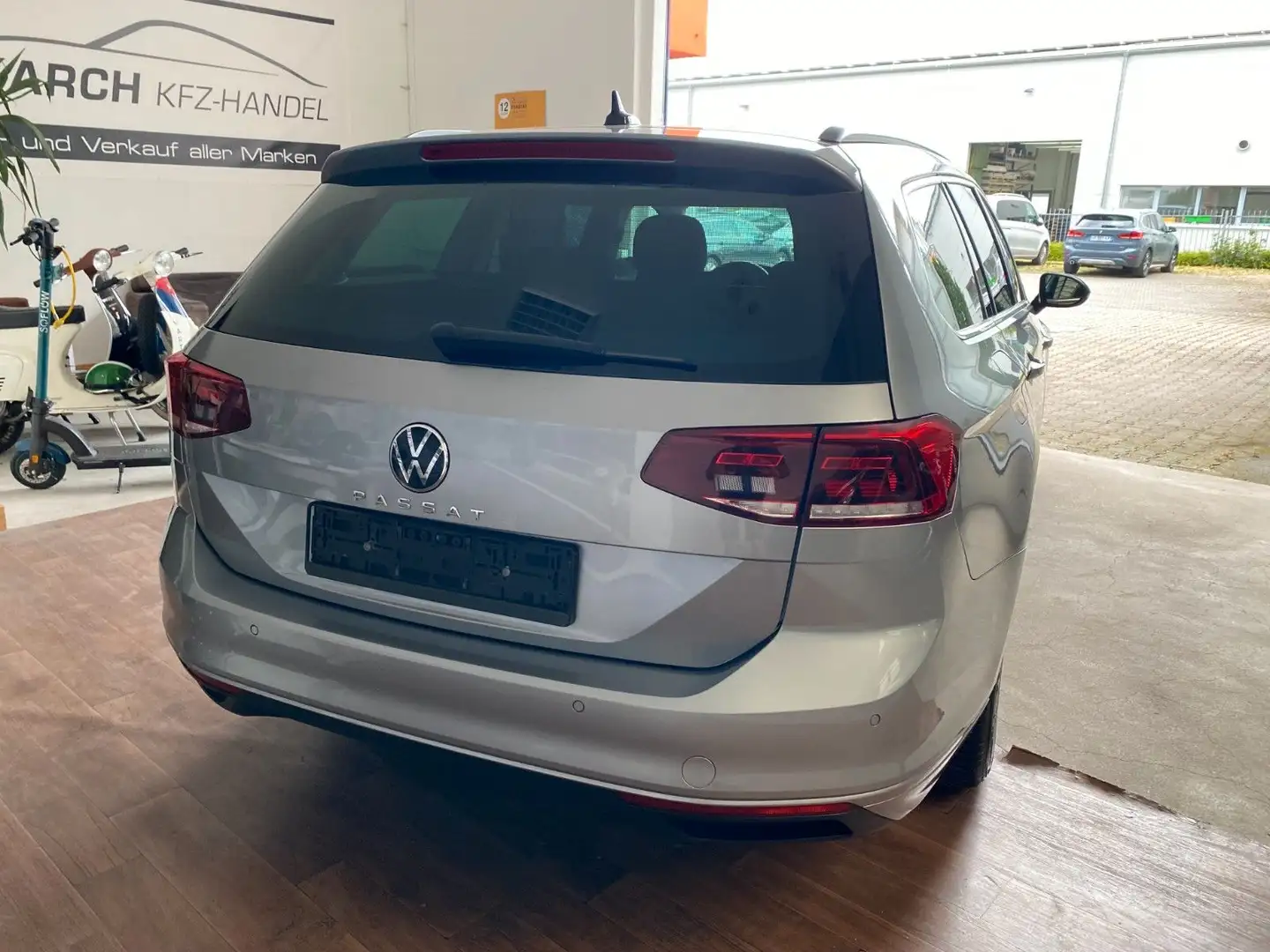 Volkswagen Passat Variant Business/AHK/Navi/ACC/Automatik Grau - 2