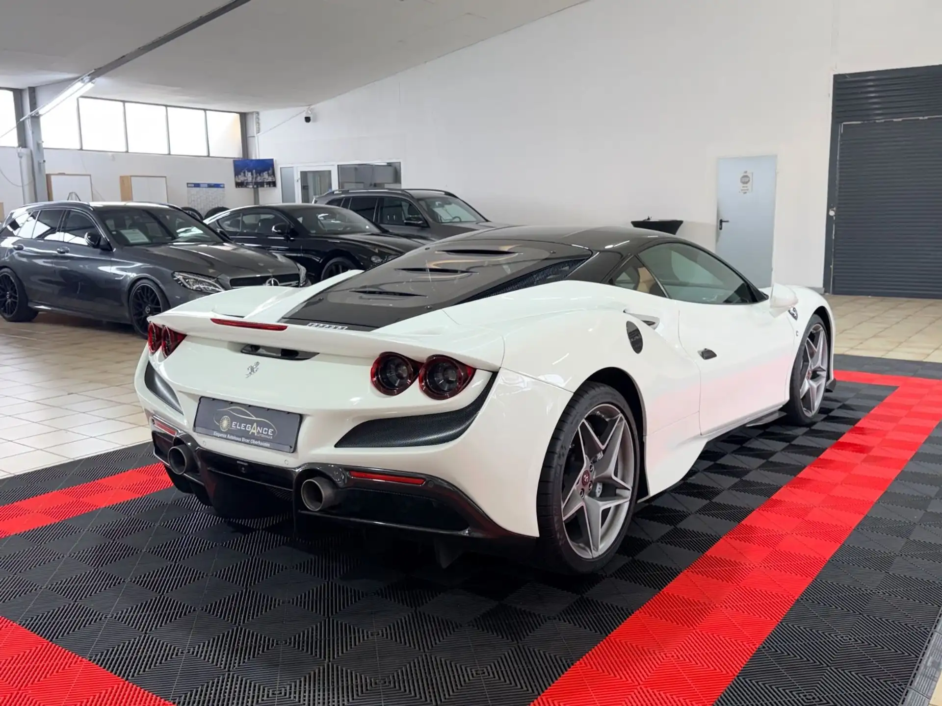 페라리 F8 Carbon Package 2020 흰색 사진 5
