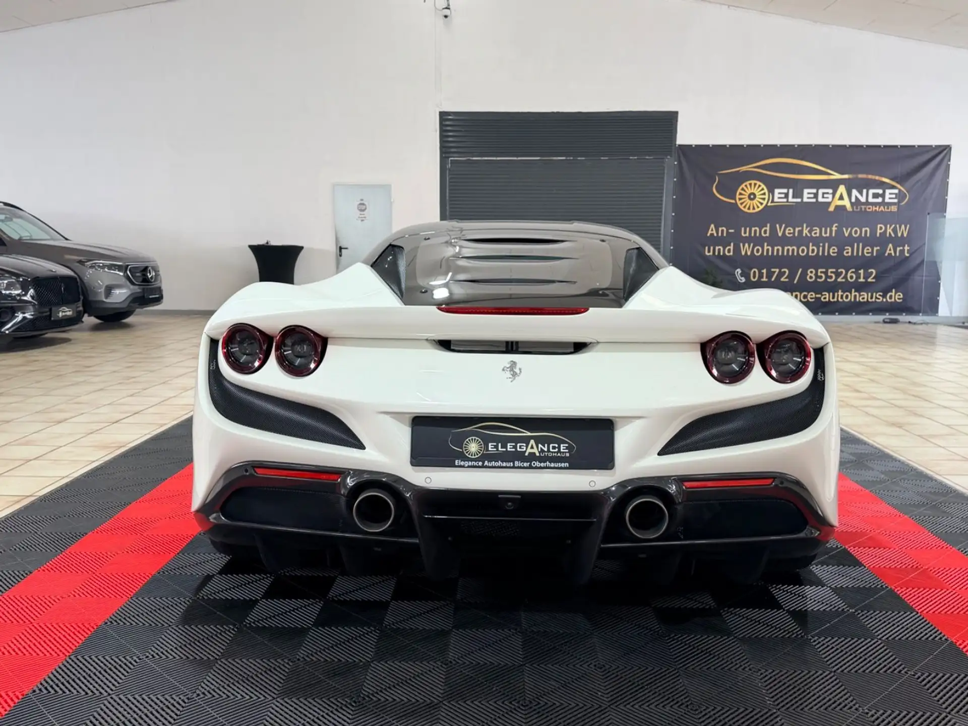 페라리 F8 Carbon Package 2020 흰색 사진 7
