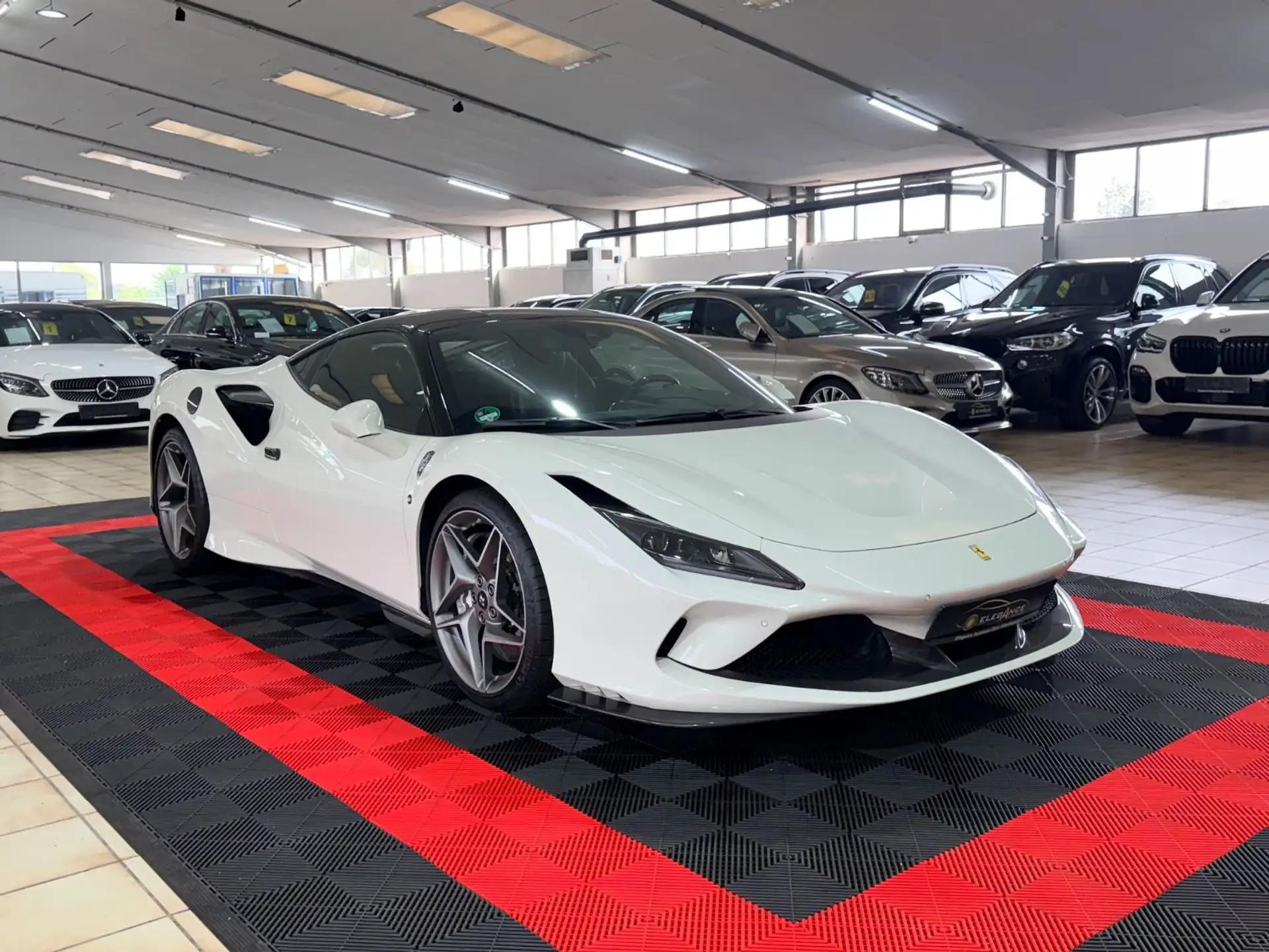 페라리 F8 Carbon Package 2020 흰색 사진 3