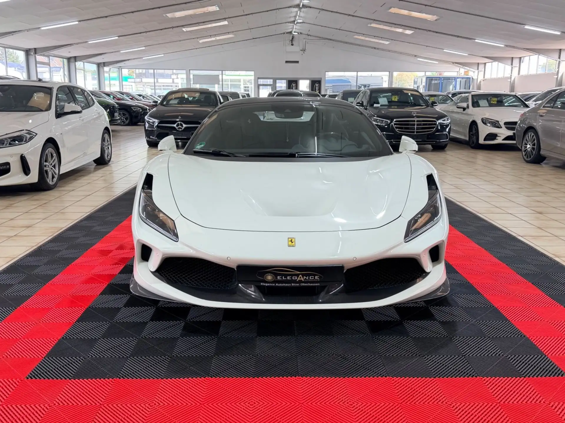 페라리 F8 Carbon Package 2020 흰색 사진 2