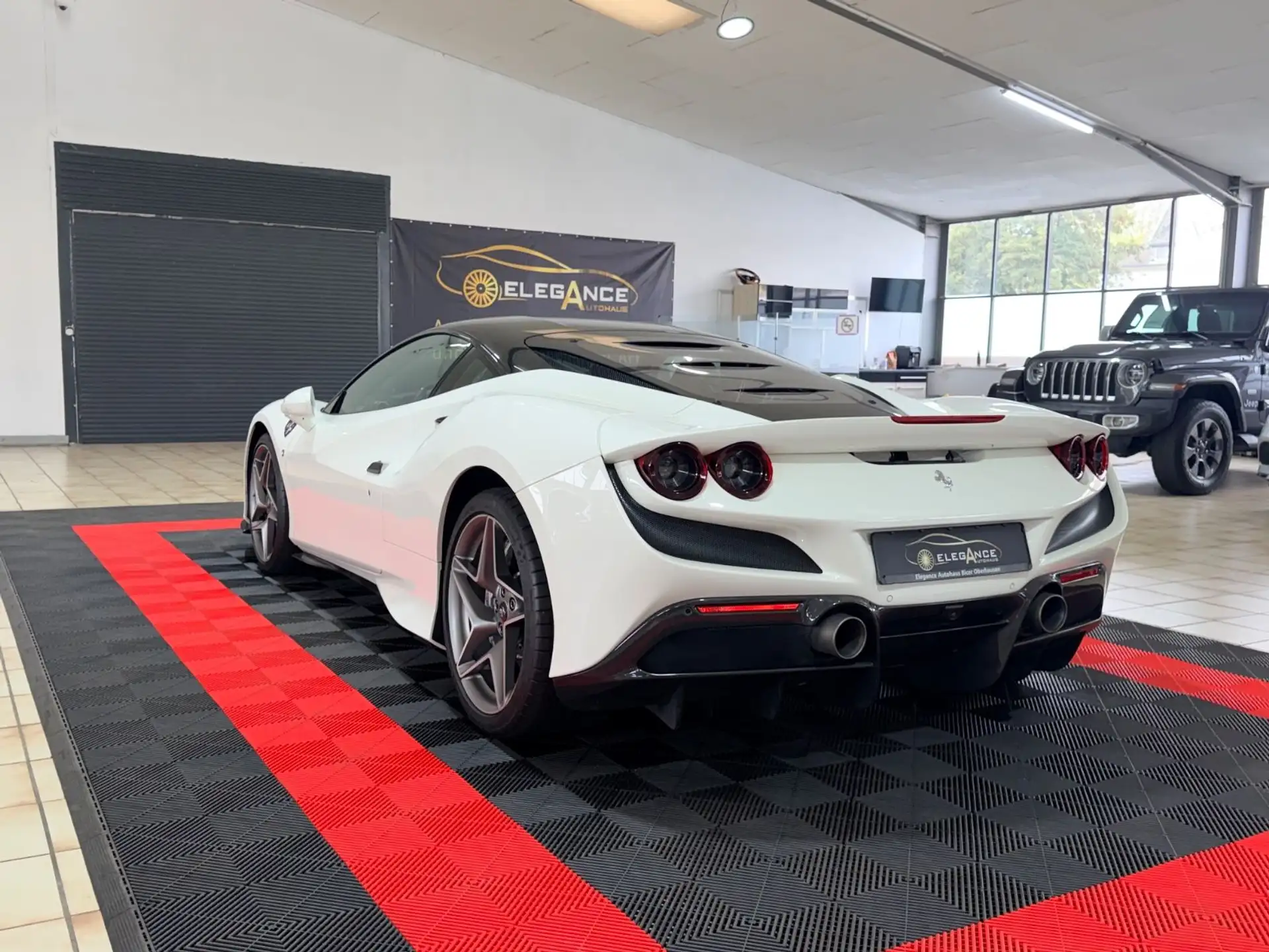 페라리 F8 Carbon Package 2020 흰색 사진 8
