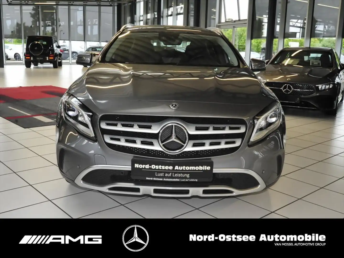 Mercedes-Benz GLA 200 URBAN KEYLESS LED KLIMA PDC TEMPO NAVI Grijs - 2