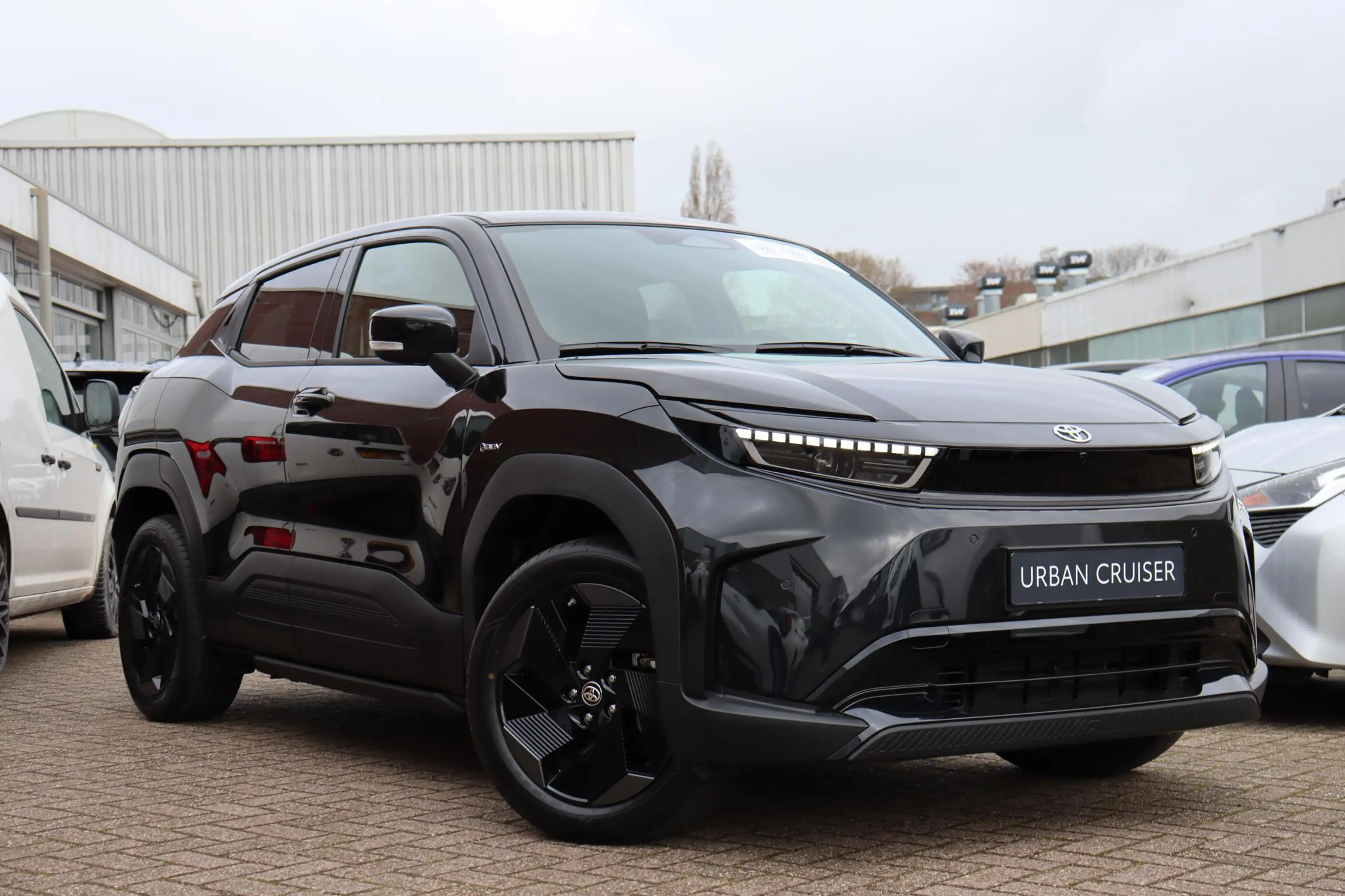 Toyota Urban Cruiser Dynamic 61 kWh direct leverbaar. — photo 5