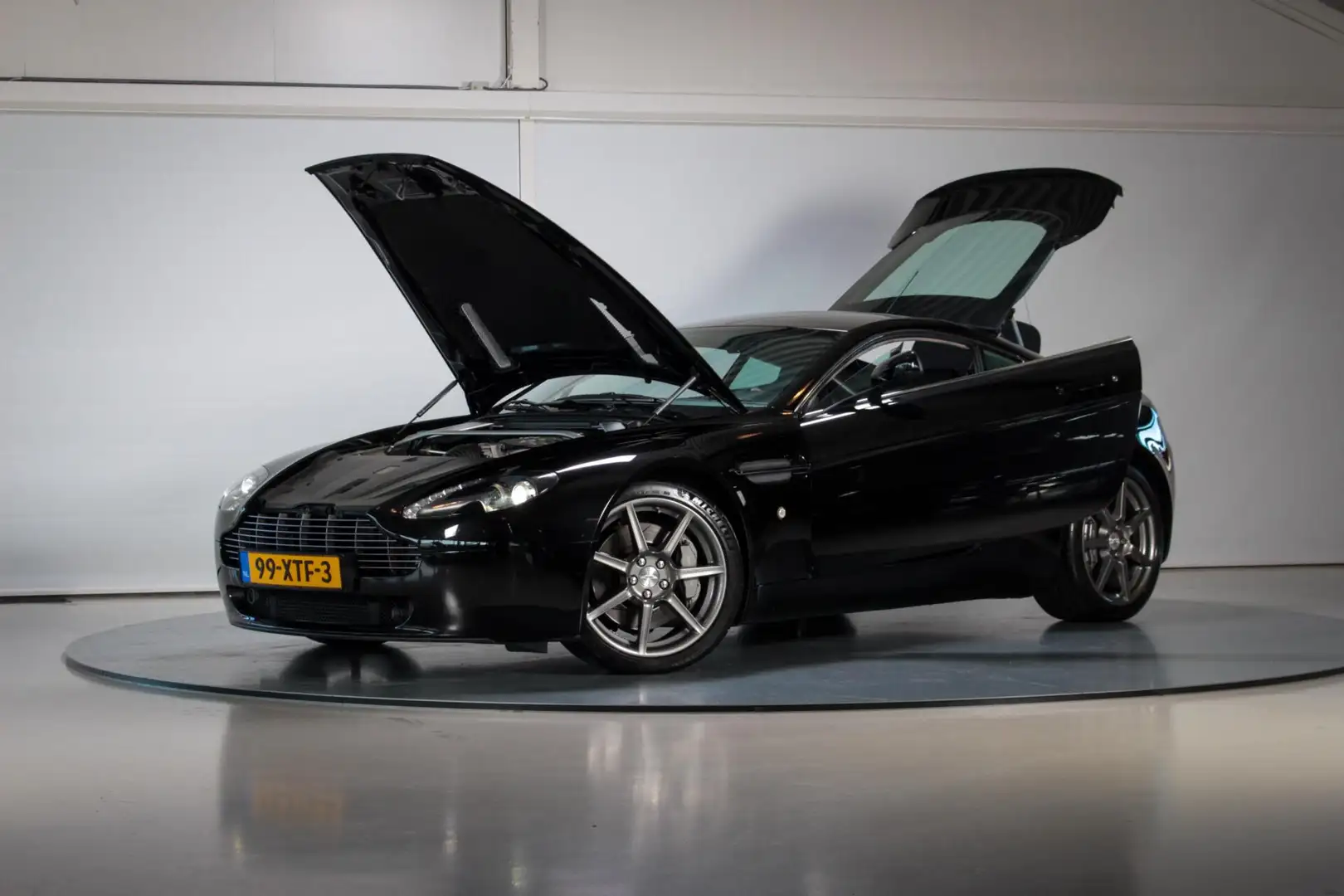 Aston Martin Vantage V8 4.3 V8 Schwarz - 2