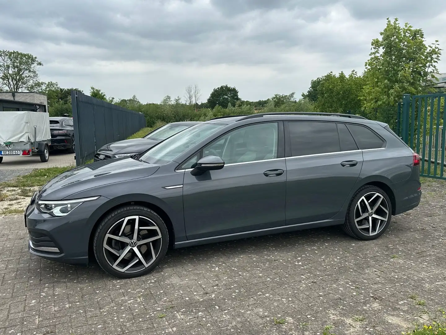 Volkswagen Golf VIII Variant 2.0 TDI DSG Style - MATRIX Gris - 2