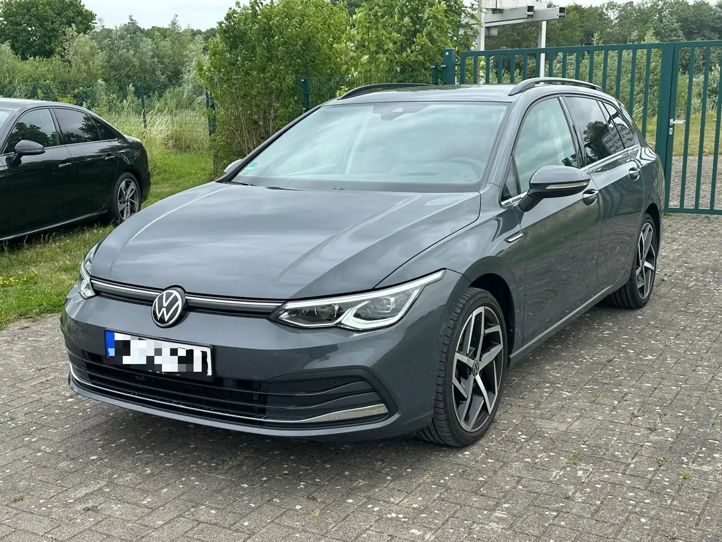 Volkswagen Golf VIII Variant 2.0 TDI DSG Style - MATRIX Gris - 1