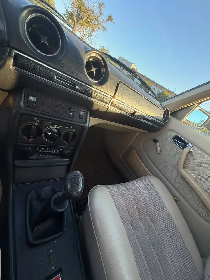 Mercedes-Benz 200 oldtimer, foto 5